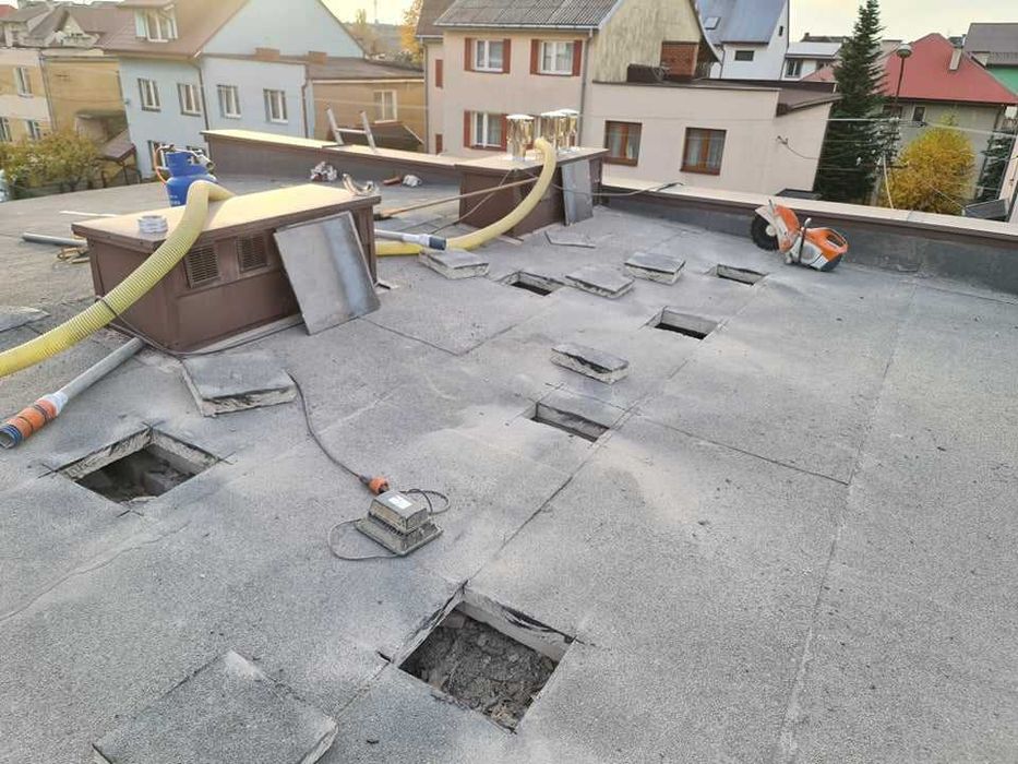 Ocieplenie stropu dachu Dach wiązarowy Wiązary Wełna Granulat Celuloza