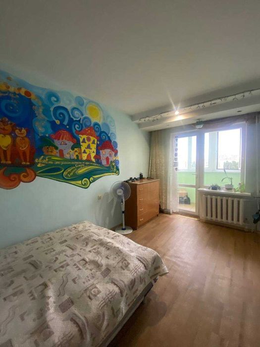 Продам 2- комнатную квартиру на Днепродороге ( " Меркурий")