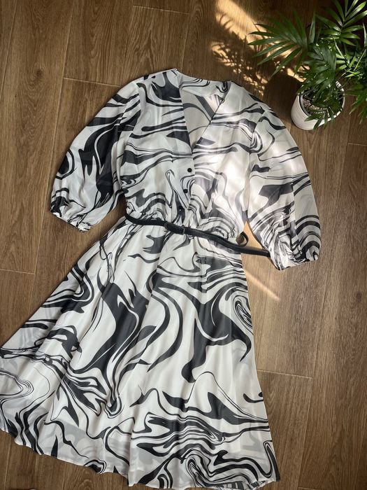 Сукня жіноча молочного кольору