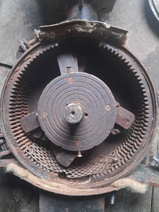 Чудовий, потужний, міцний млинок (круподробілка)