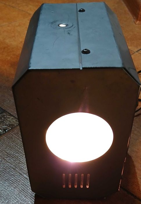 Fajna lampa na imprezę, domówkę, party. Wirujące kolorowe wzorki