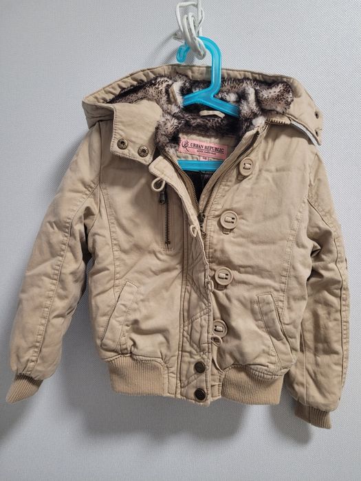 Тепла укорочена куртка на шутряній штучній підкладці з 4 років
