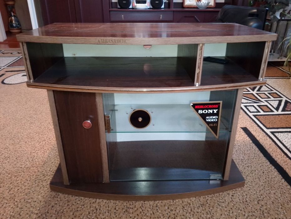 Продам тумбочку під телевізор