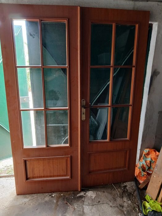 vendo porta dupla em madeira com vidroscom v