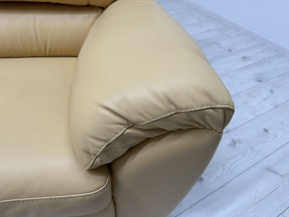 Фірмовий шкіряний куточок”Natuzzi”