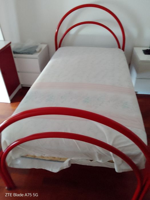 Cama de solteiro como nova