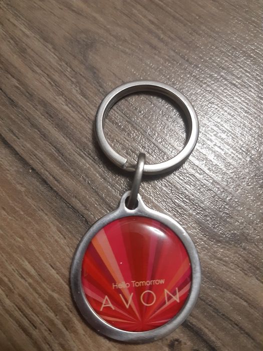 Продам брелок Avon