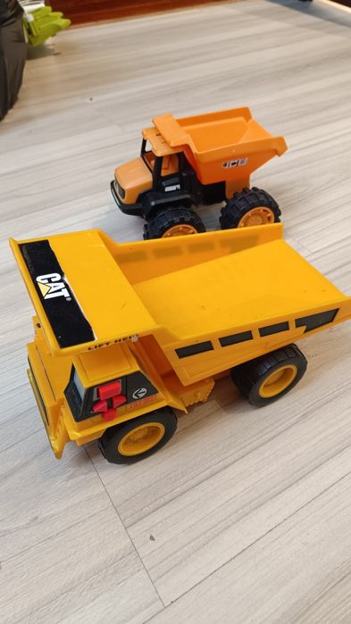 Ciężarówki wywrotki cat i JCB