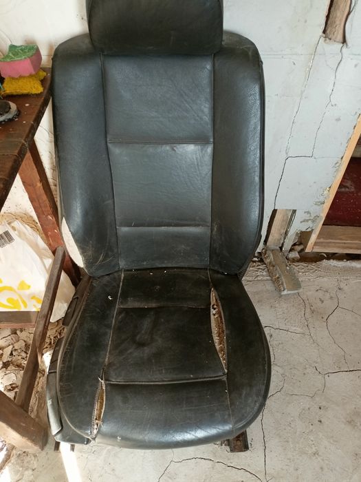 Продам 2 автоседенья