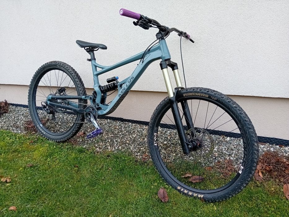 Kellys Noid  27.5 M enduro/downhill  (nie Giant)