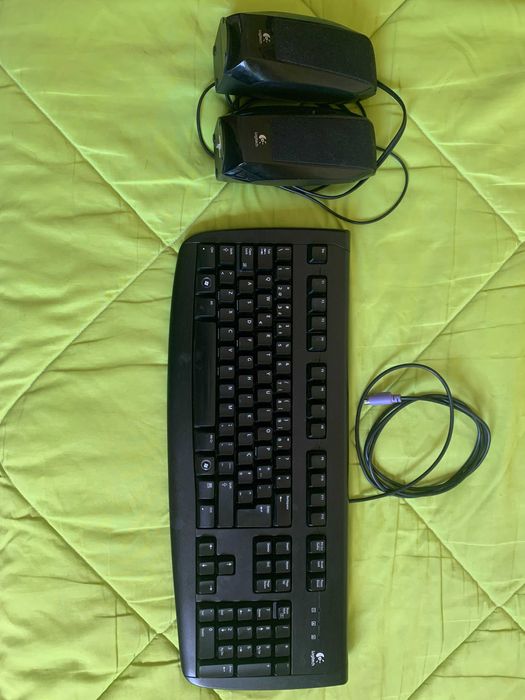 Teclado + Colunas Logitech