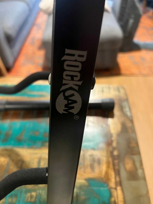 Suporte dobrável para guitarra RockJam – 10€