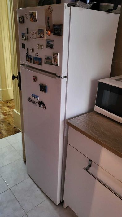 Frigorífico com congelador