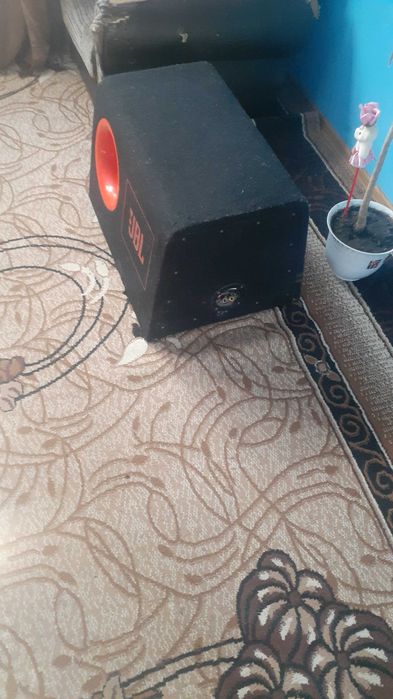 Продам Сабвуфер JBL