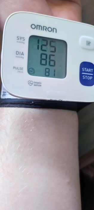 Тонометр автоматический на запястье Omron RS1