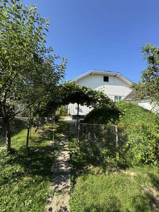 Затишний будинок між біля Рожнятова