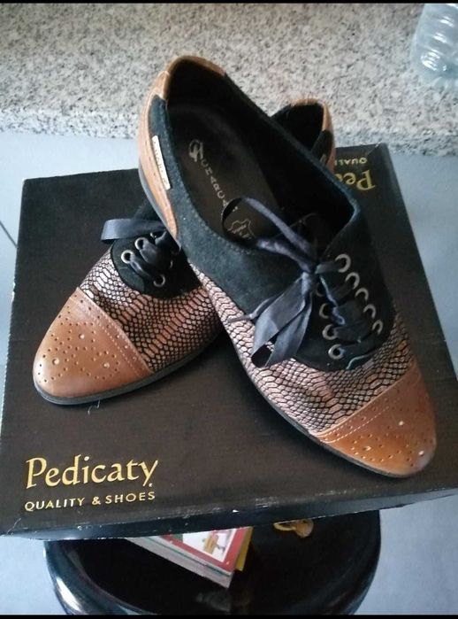 Sapatos de pele de mulher