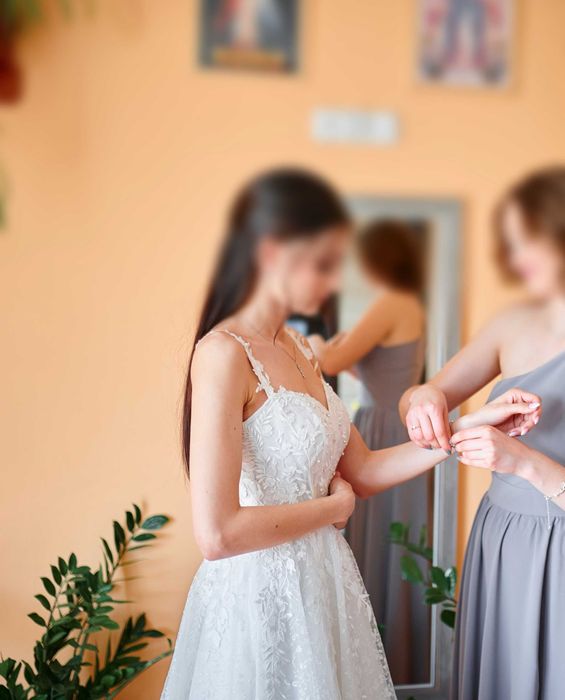 Suknia ślubna - szelka, gorset, brokat