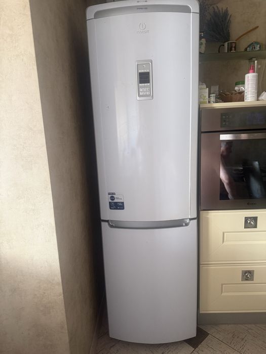 Холодильник indesit на запчастини