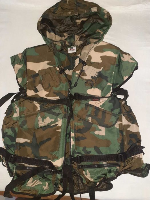 Спасательный  жилет Аdventure водный + Сиденье мягкое с сумкой.