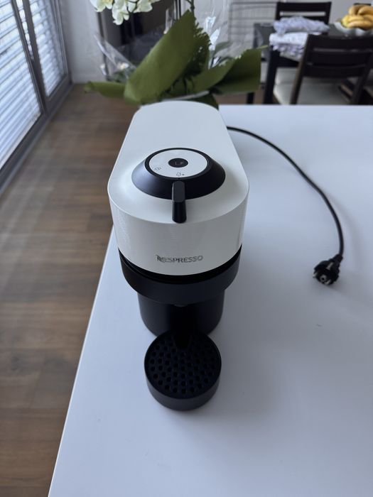 Maquina de Cafe Nespresso Vertuo Pop + Capsulas