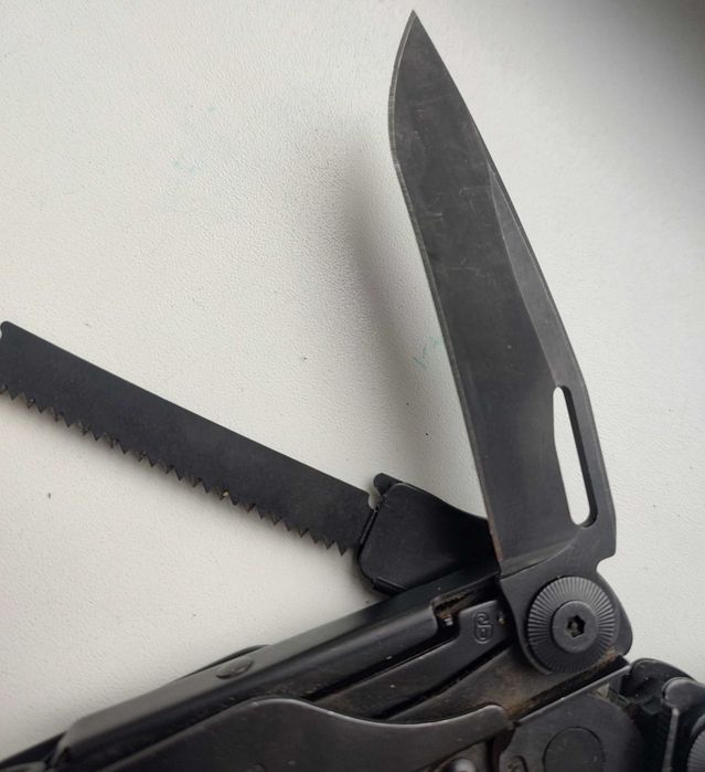 Мультітул Leatherman Surge Black