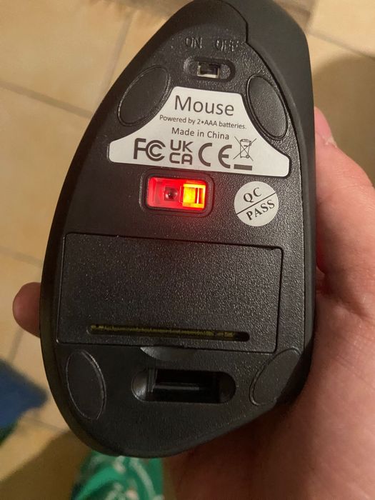 rato ergonomico sem fio cor preto com pilhas