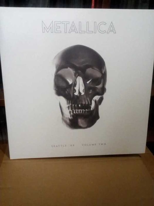metallica -   são dois álbuns duplos ao vivo raros,  por 60 euros.