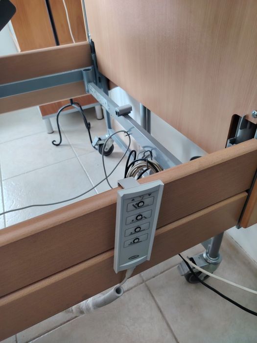 Cama geriátrica para pessoas acamadas