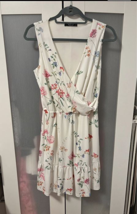 Sukienka w kwiatt elegancka