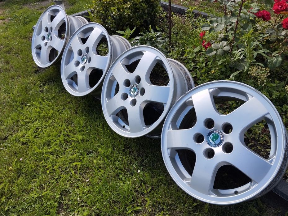 Felgi Skoda 14" 5x100 6J ET43 6Y0-025 Fabia komplet 57,1mm