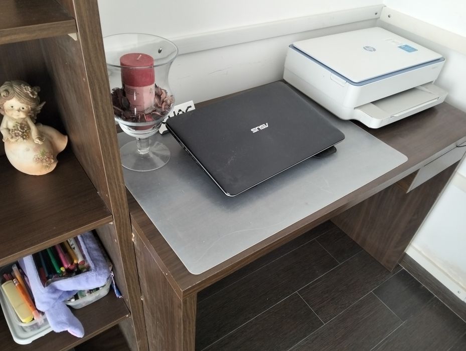 Conjunto de secretária e estante e módulo