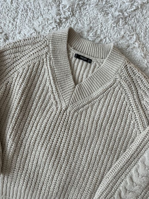 Светр молочний Mango S