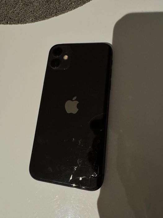 iPhone 11 - uszkodzony