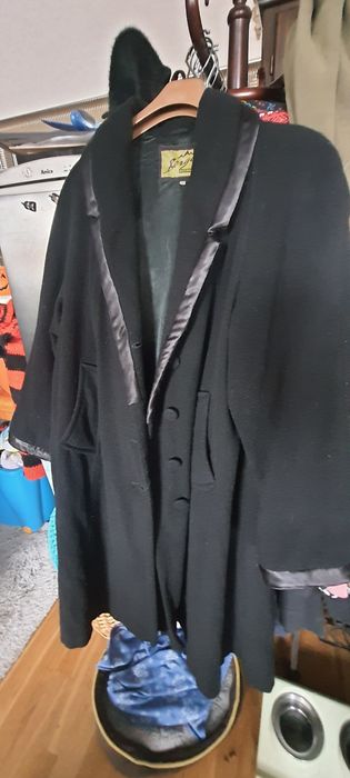 Czarny wełniany płaszcz 48/50 marki Berger z szalowym kołnierzem 48/50