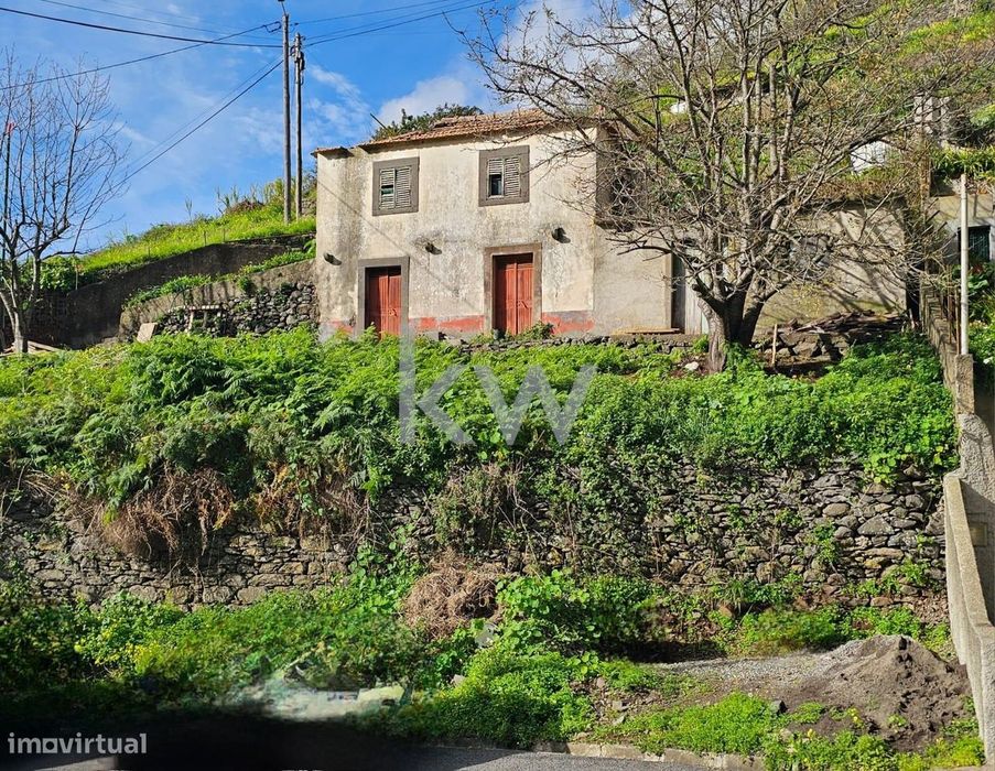 Moradia T2 para recuperar | Castelejo | Estreito de Câmara de Lobos
