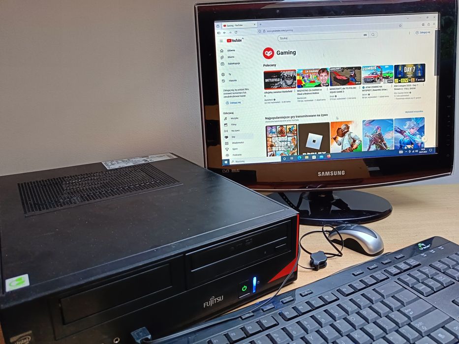 Komputer stacjonarny PC Fujitsu + monitor Samsung + klawiaturą Tracer