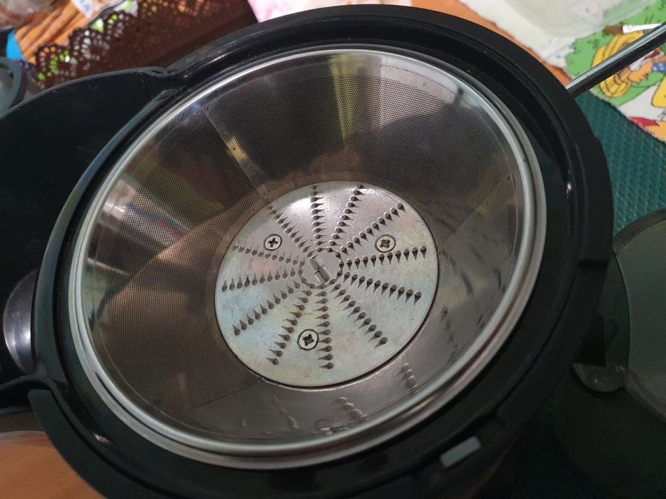 Соковитискач Соковыжималка Saturn 600W