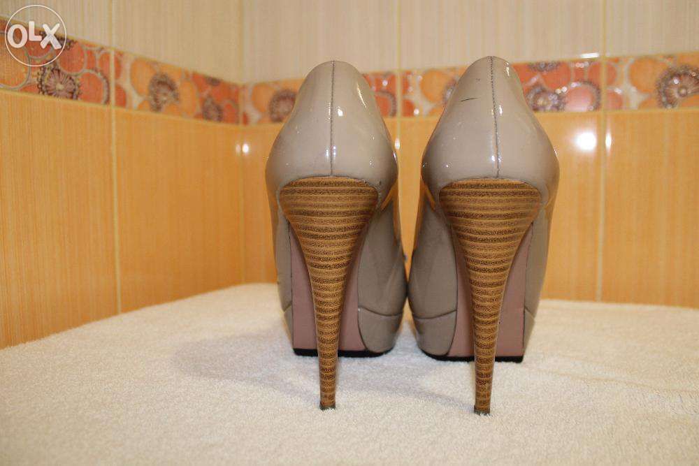 Туфли из лаковой кожи, бежевые, 39 р.