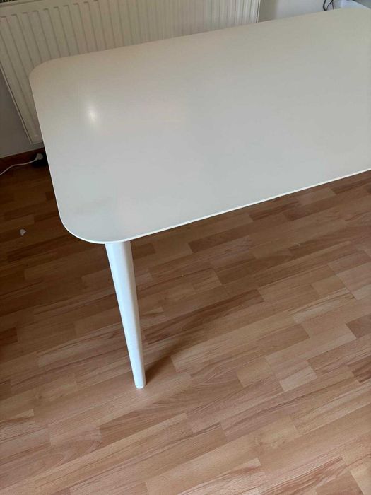 Stół do jadalni Jysk biały