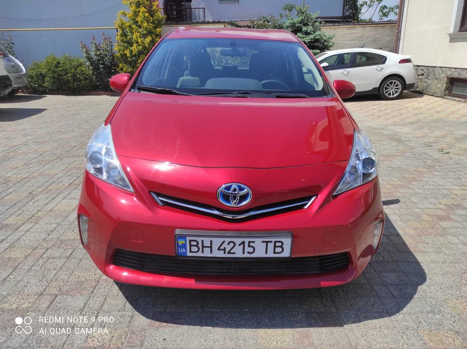 Сдам в аренду Тоyota Prius V Гибрид 2012 год супер цена 570гр день.