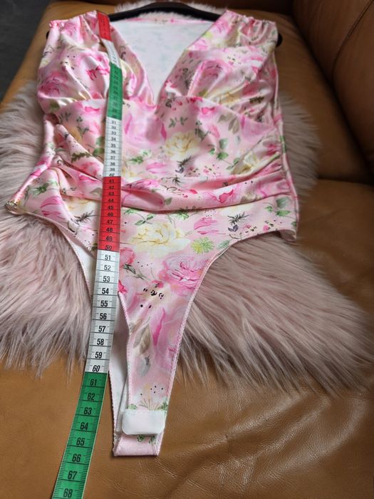 Sprzedam body w kwiaty. Nowe
