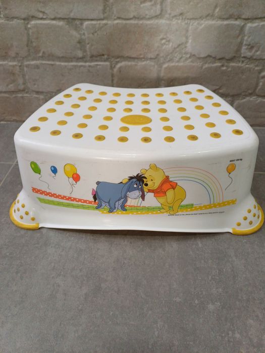 Banco e balde de criança