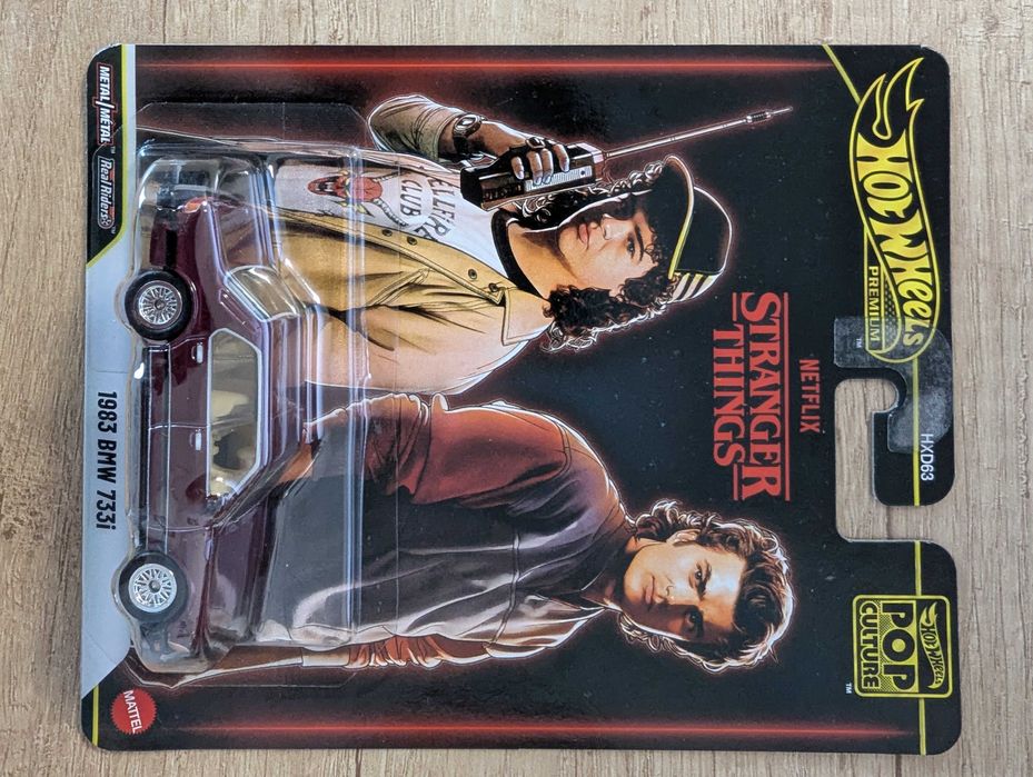 Hot Wheels Premium POP Culture Stranger Things 1983 BMW 733i
