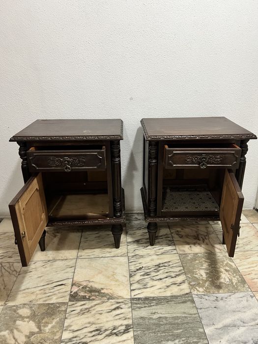 Par de mesas de cabeceira