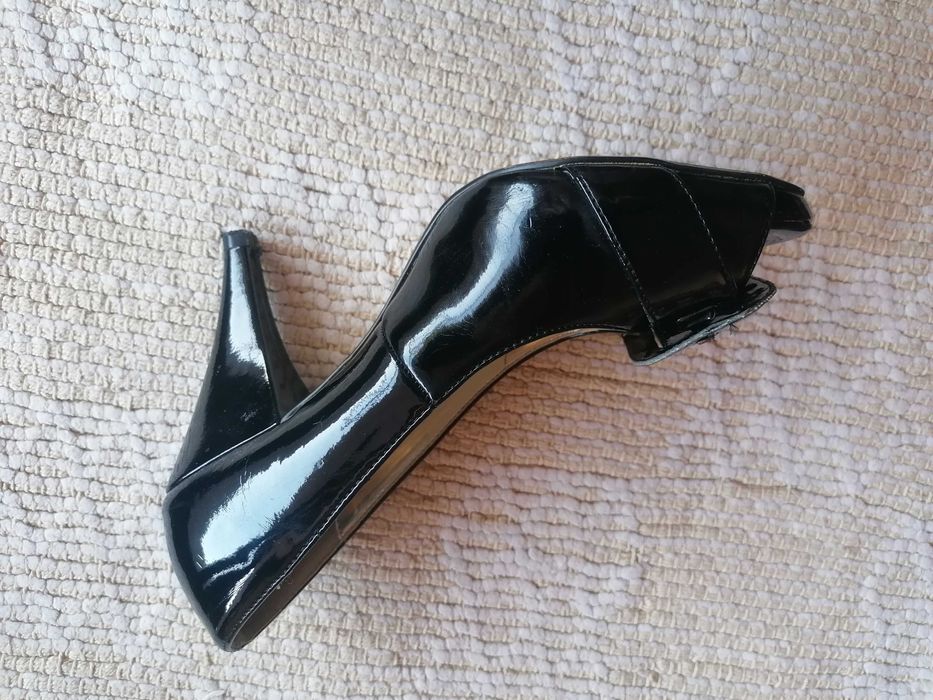 Sapatos de salto alto pretos