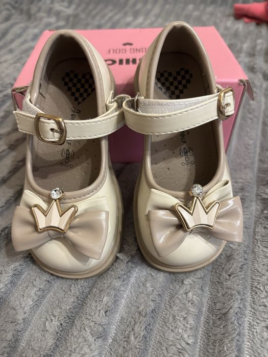 Туфлі на дівчинку 25 р