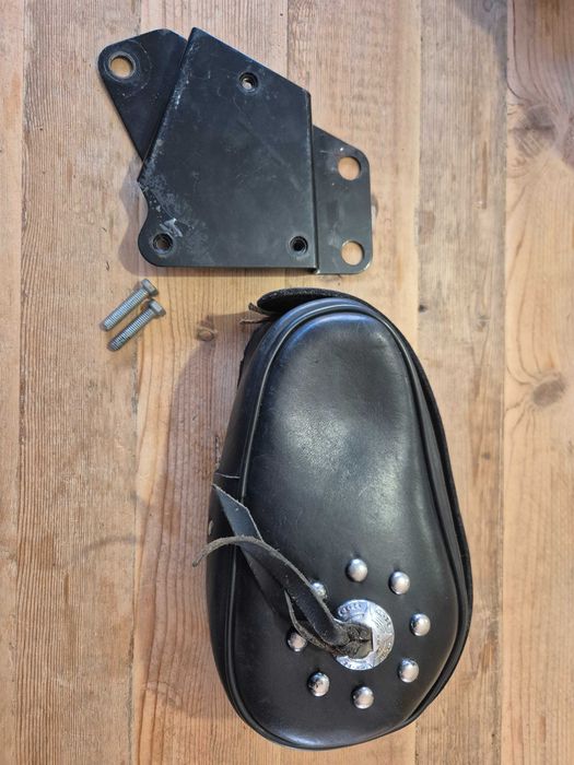 Caixa de frramenta em pele Harley Davidson para lado direito Evo