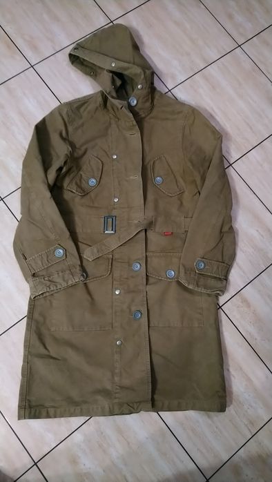 Płaszczyk z kapturem trencz