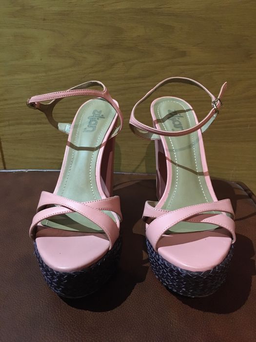 Zilian sandálias número 38 de tacão compensadas